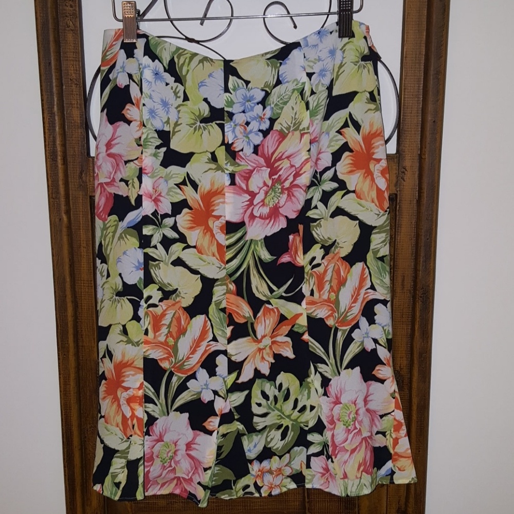 Talbots pure silk floral skirt - Picture 2 of 8